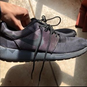 Nike roshe rum men black sneaker